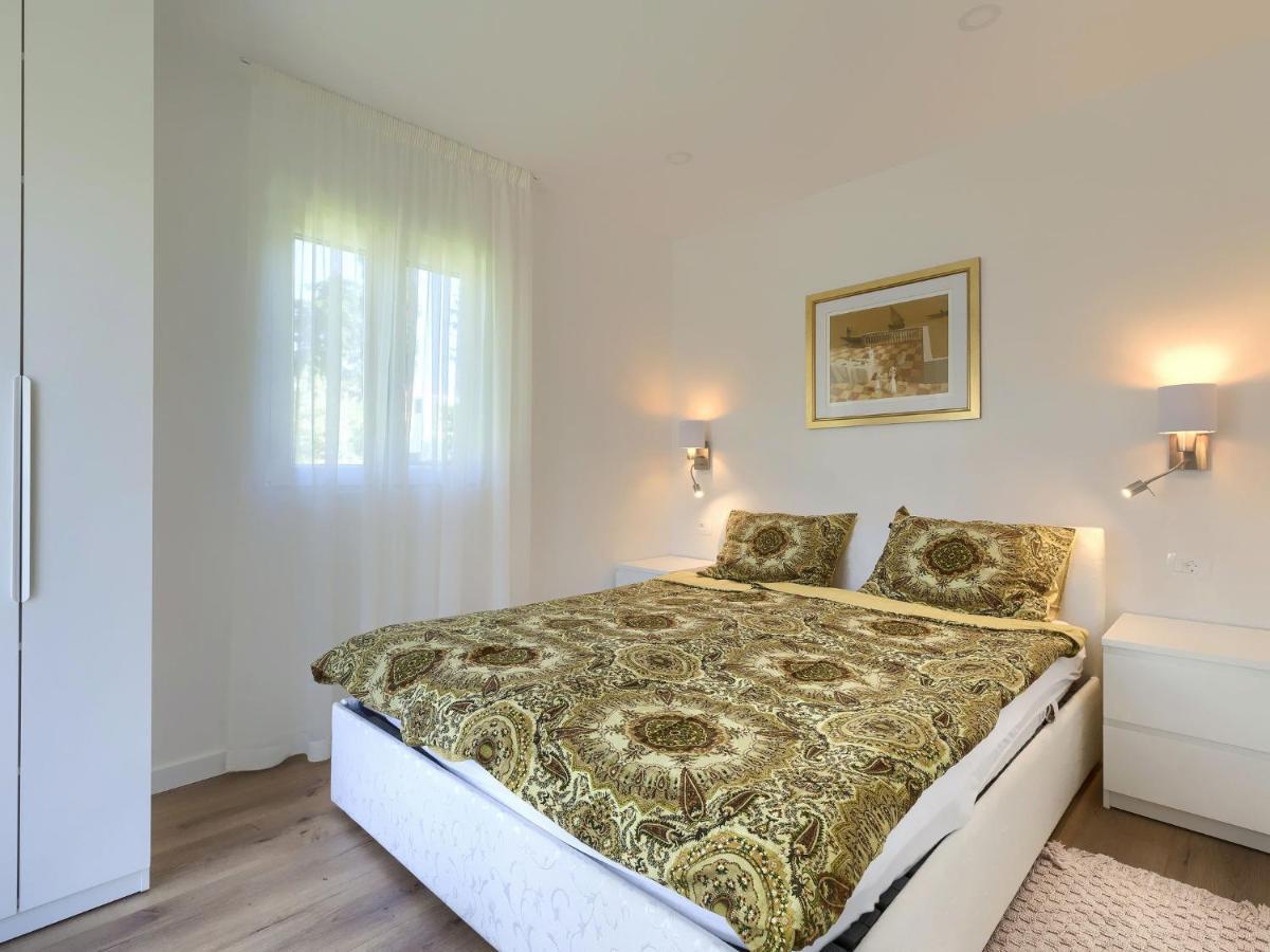 Holiday Home Punta 2 By Interhome Umag Exteriör bild